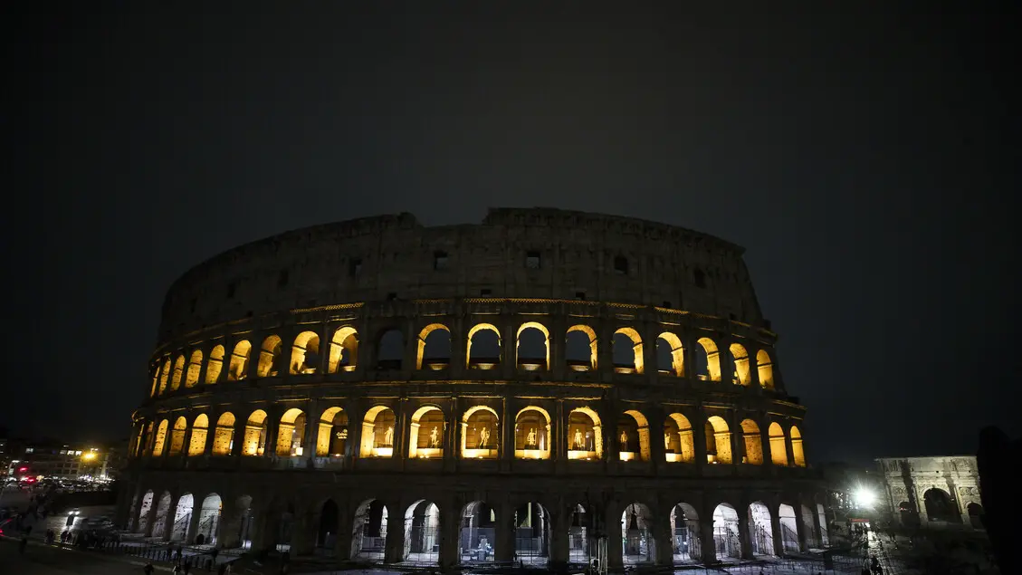 Torna l’Earth Hour: il Colosseo e San Pietro spengono le luci