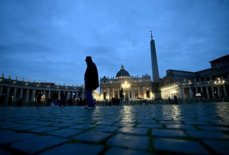 Papa Francesco torna a casa: la Curia preoccupata per il futuro