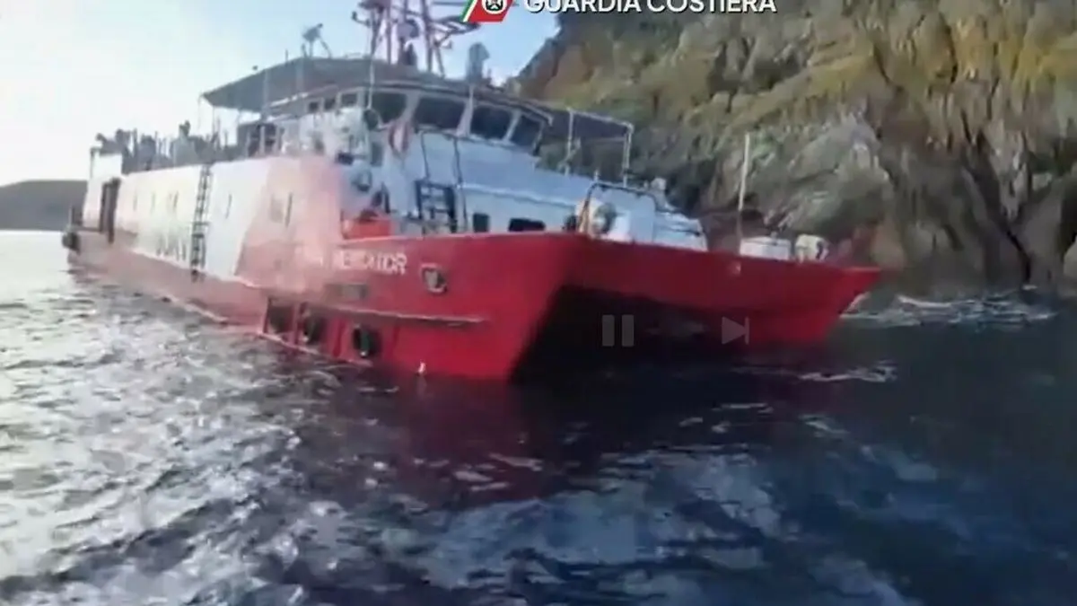 Nave incagliata all’Isola d’Elba: equipaggio messo in salvo