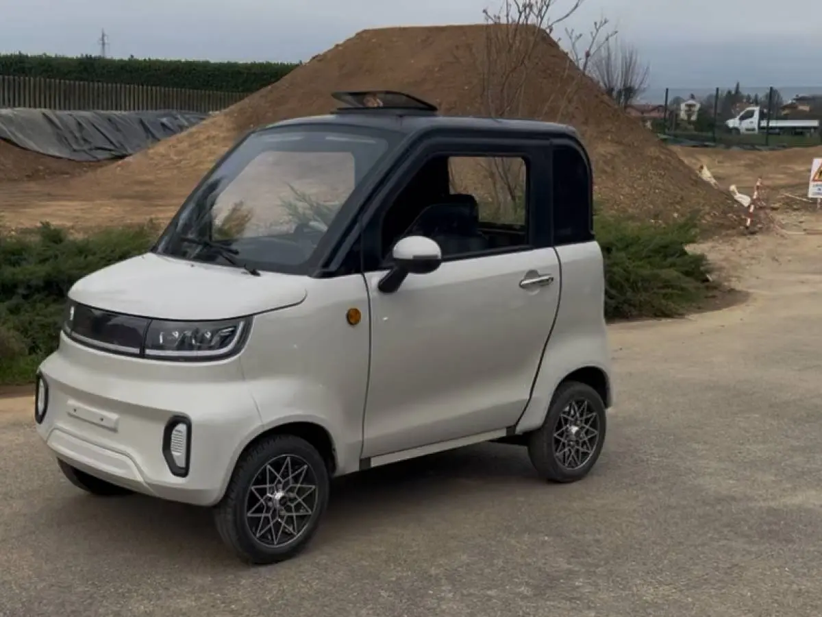 Scopri la mobilità elettrica Niu tra scooter, moto e minicar MM500