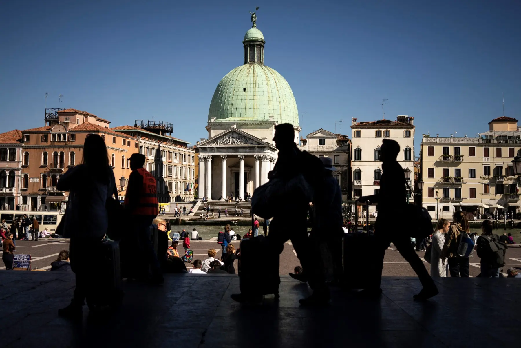 Scioperi dei trasporti in Italia: date chiave da segnare ad aprile 2025