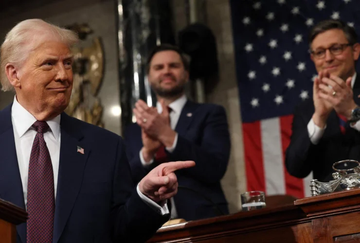 Trump suggerisce tariffe moderate su auto e chip dal Venezuela