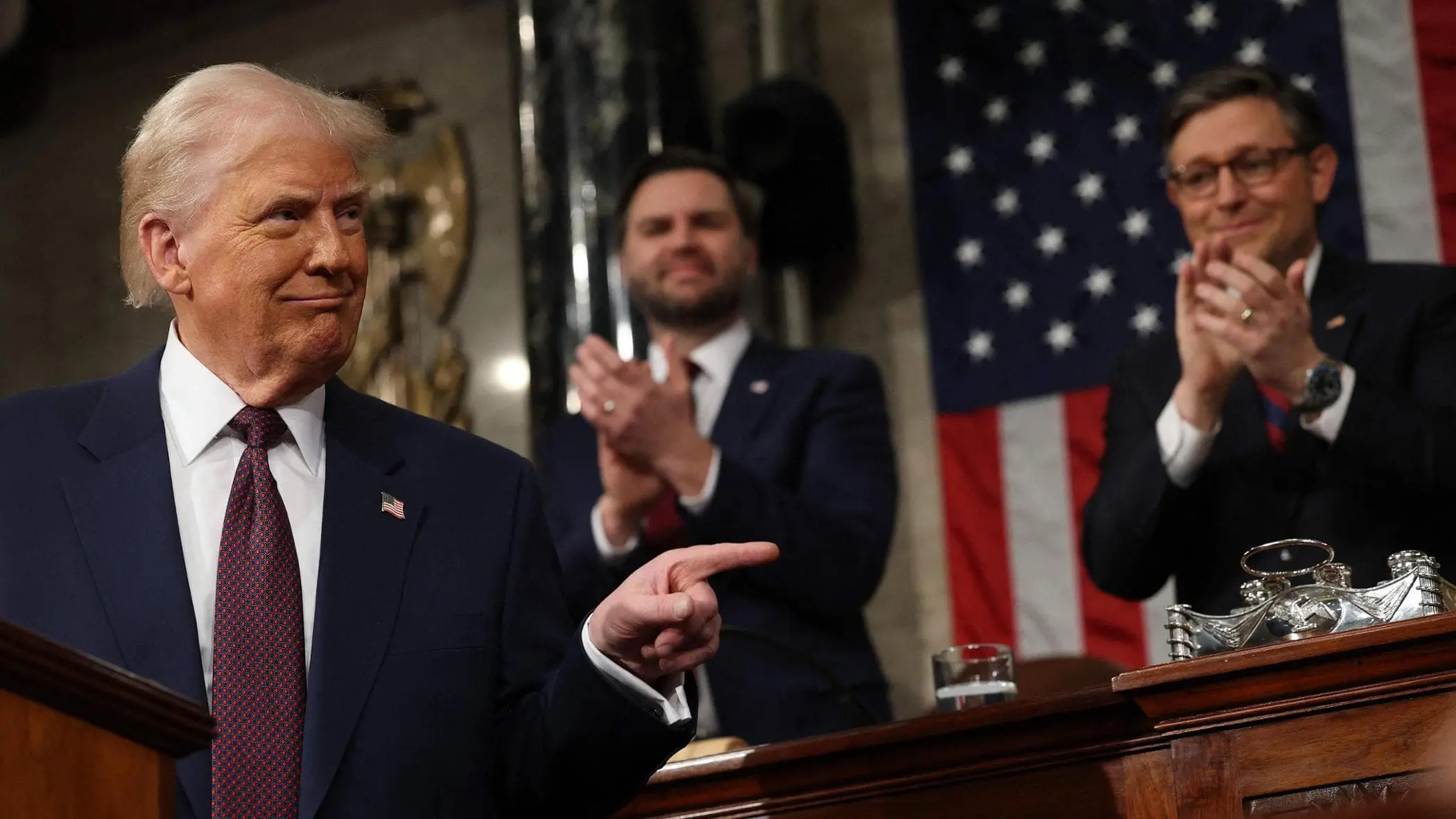 Trump suggerisce tariffe moderate su auto e chip dal Venezuela