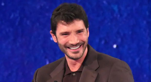 Mediaset a caccia del successore di De Martino per il prime time