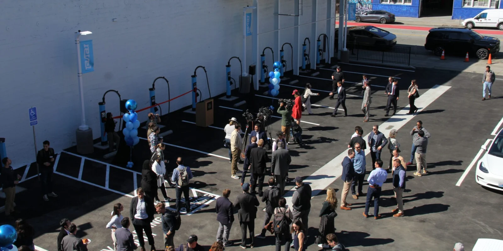 BYD svela il Qin L EV: innovazione smart a meno di 17.000$