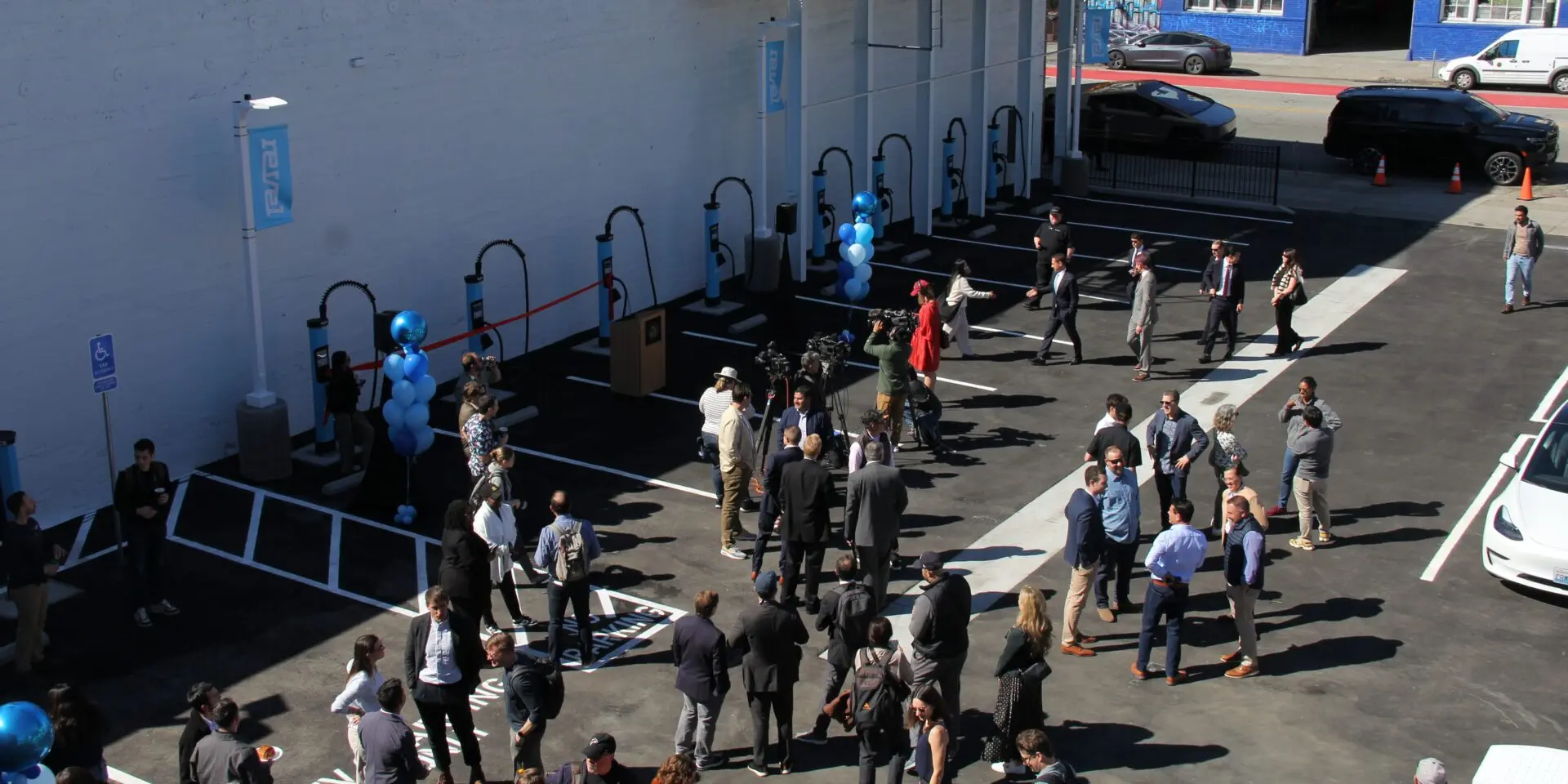 Tesla decolla grazie al sostegno degli investitori retail