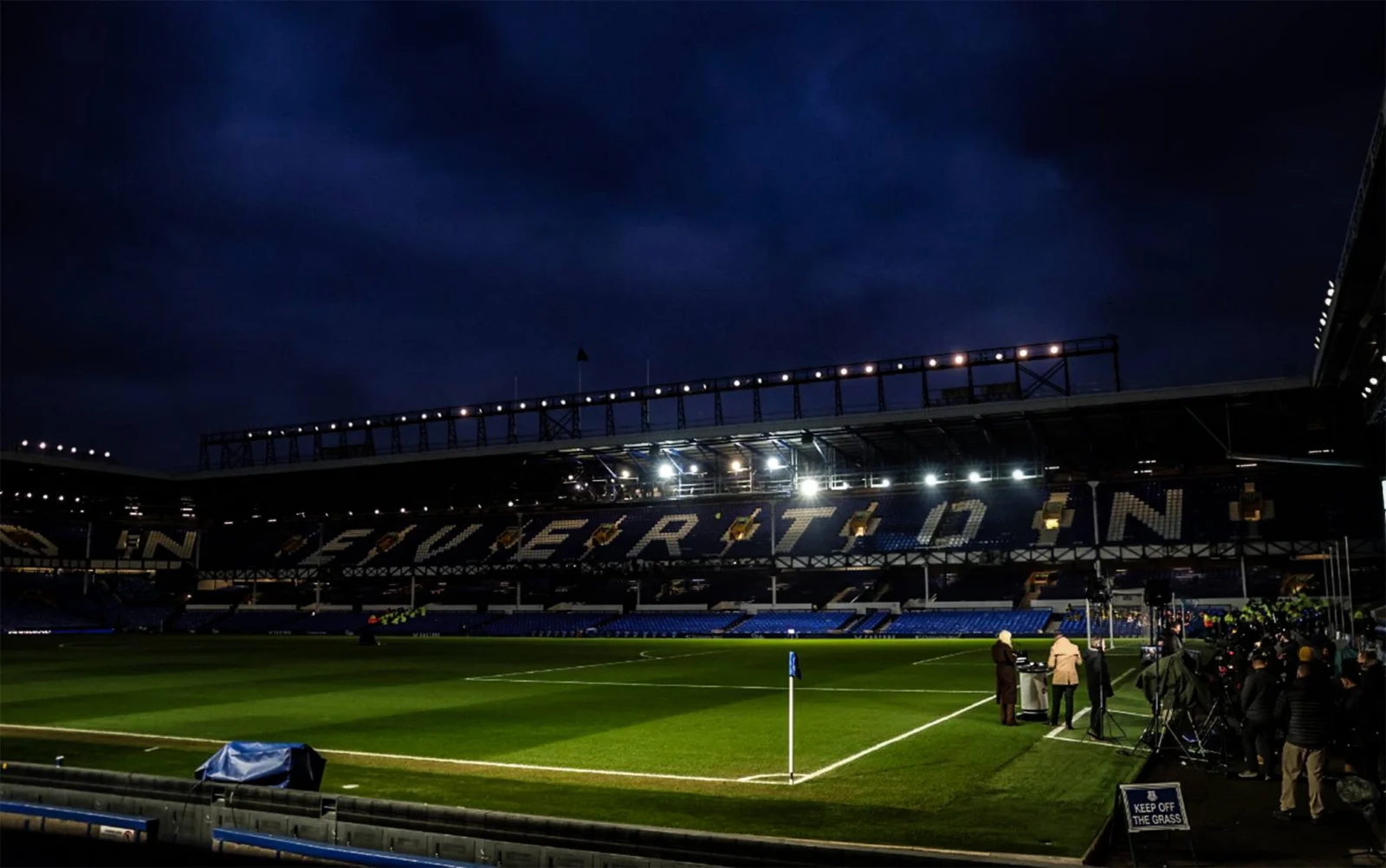 Everton lancia ketchup blu: la sfida al rosso del Liverpool
