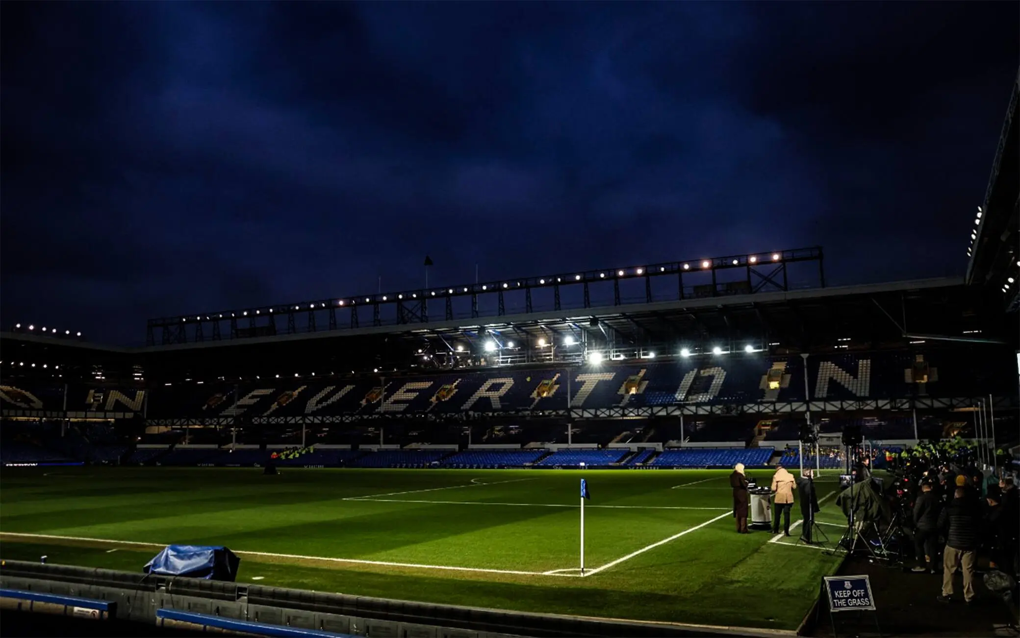 Everton lancia ketchup blu: la sfida al rosso del Liverpool