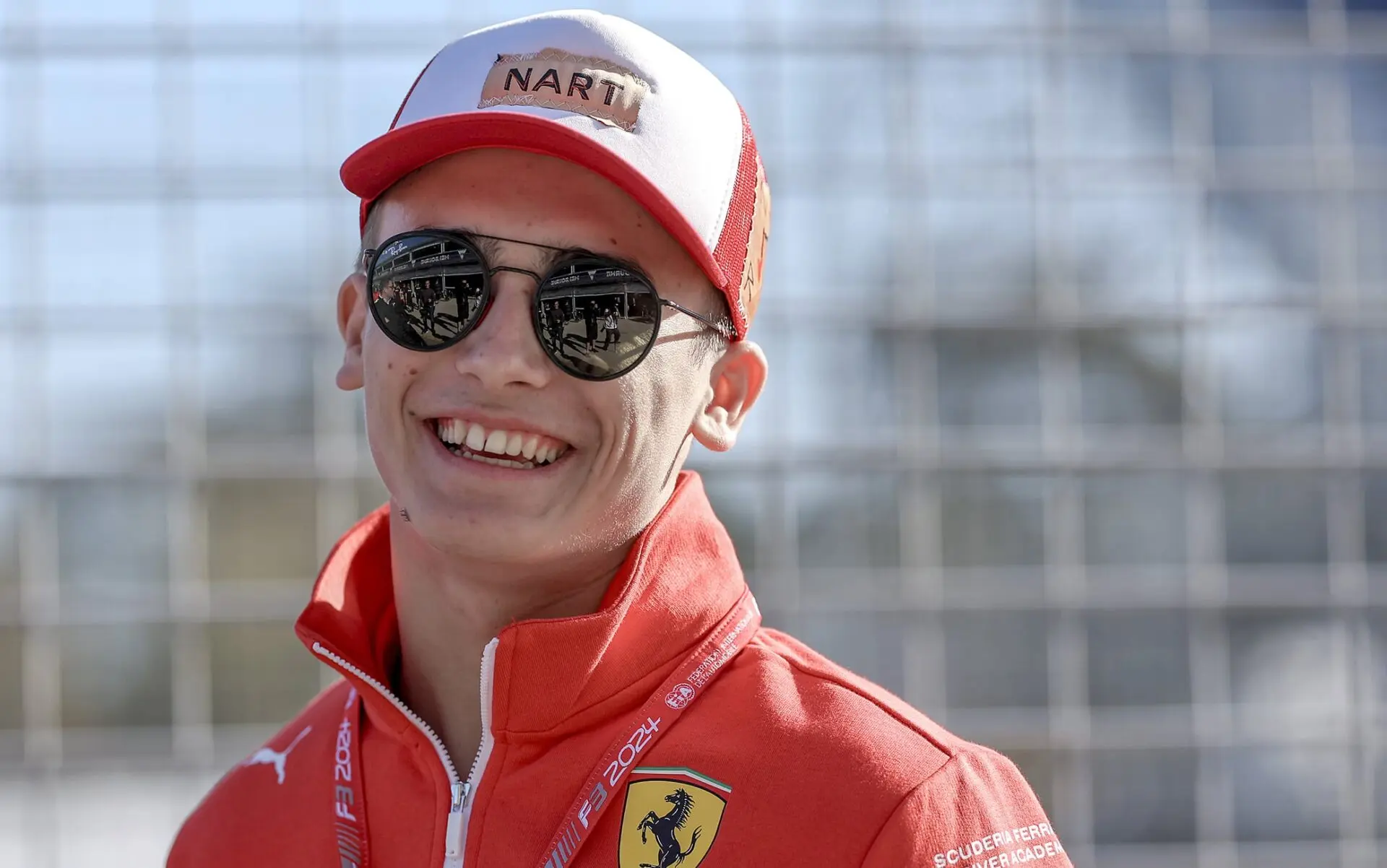 Ecco il titolo riscritto: **Dino Beganovic guida la Ferrari di Leclerc nelle prime prove del Bahrain**