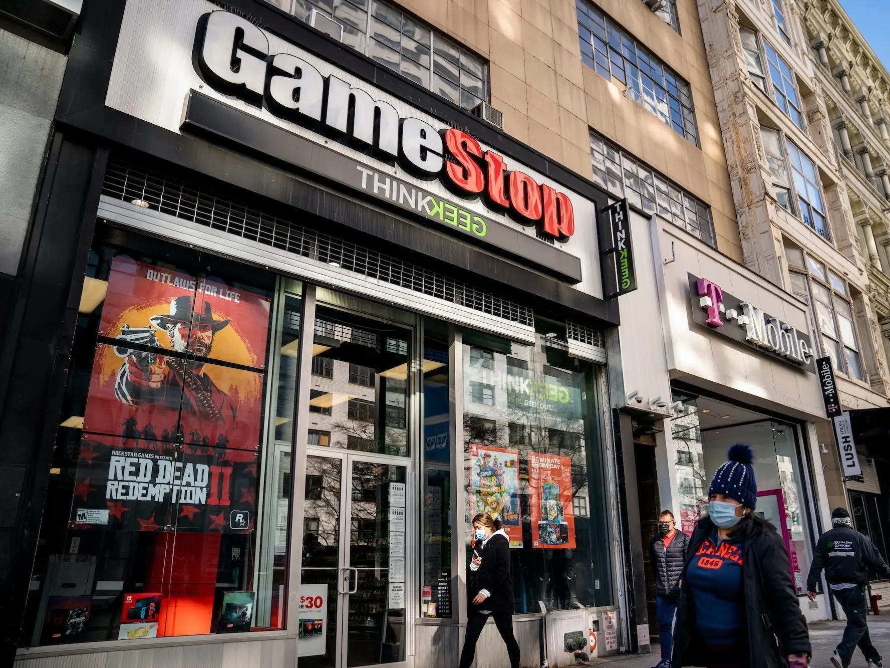 More than 2,500 stores are closing across the US this year. Here’s the list.