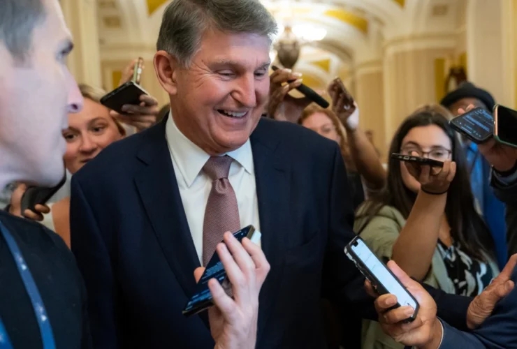 Does moderation actually hurt Democratic candidates?