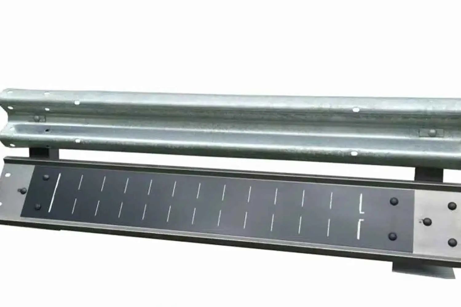 Guardrail fotovoltaici: come l’energia solare illumina le autostrade