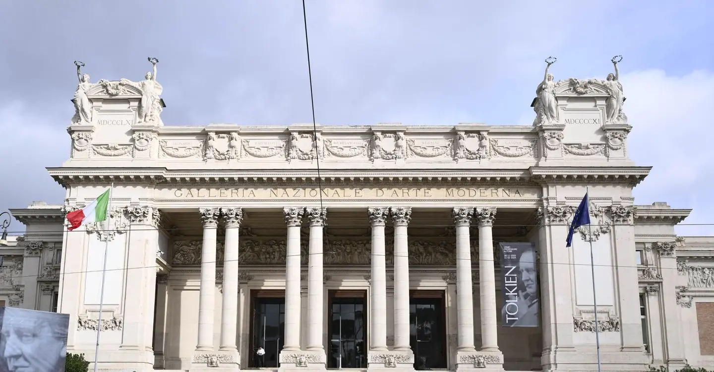Lady Be conquista la Galleria Nazionale unendo arte e benessere