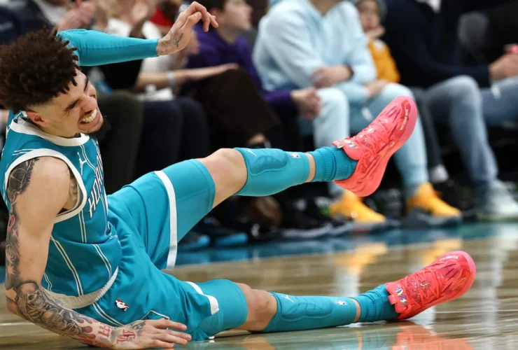 LaMelo Ball subisce un’operazione e saluta la stagione 2023