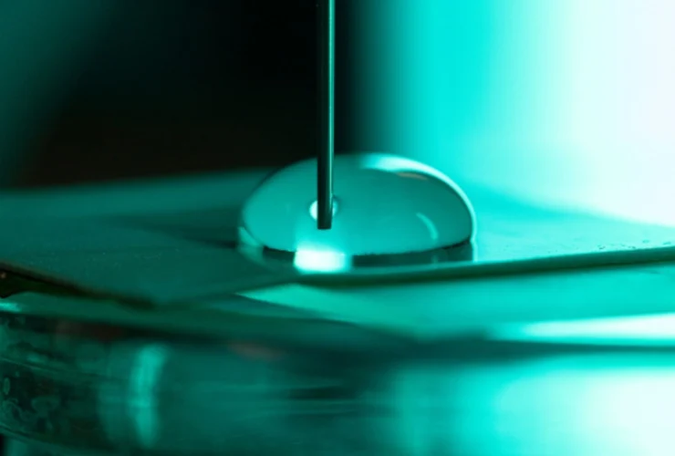 Scienziati creano pannelli innovativi per trasformare la pioggia in energia