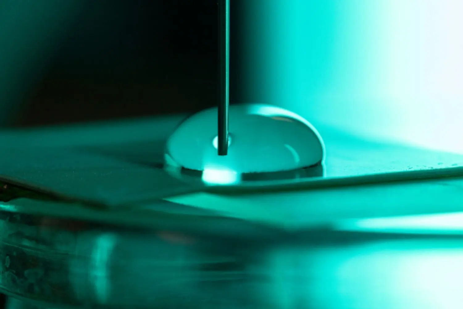 Scienziati creano pannelli innovativi per trasformare la pioggia in energia