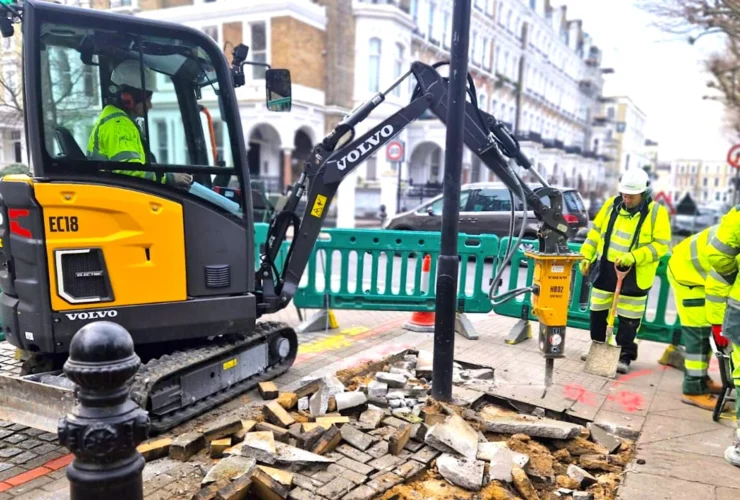 Londra lancia il pilota per ricaricare le macchine edili elettriche!
