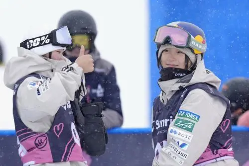 Un Natale da favola per Shimizu Sara e Ono Mitsuki sul podio!