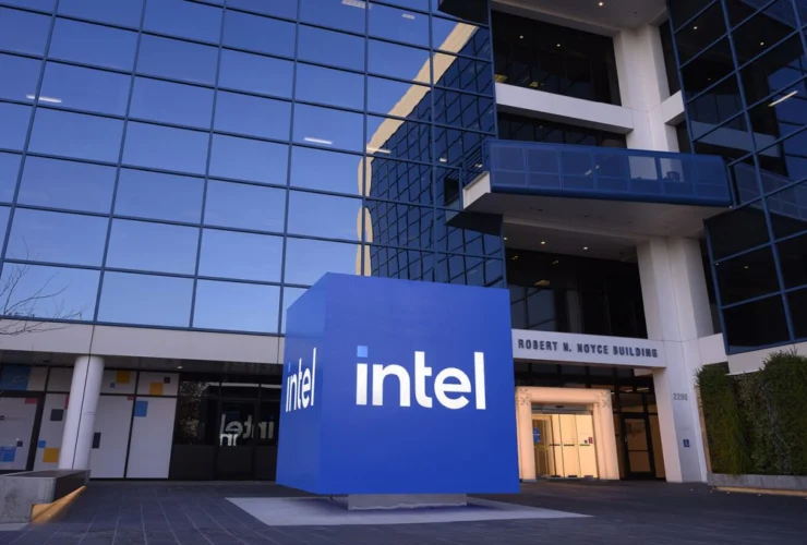 Intel cambia volto: Lip-Bu Tan saluta tre big dell’azienda!