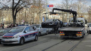 Scoperto un milionario al volante di una Bugatti in Austria!