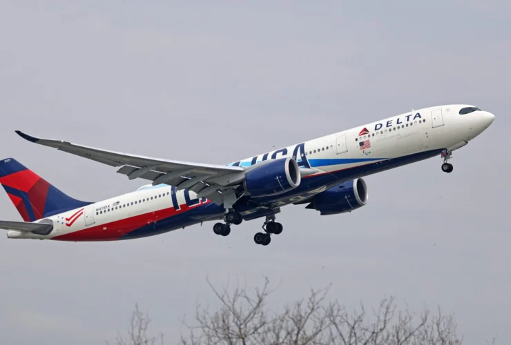 Brivido tra cielo e terra: aereo Delta evita il dramma a Washington!