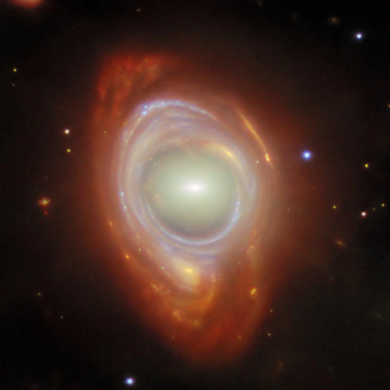 Il telescopio James Webb svela un magico anello di Einstein!