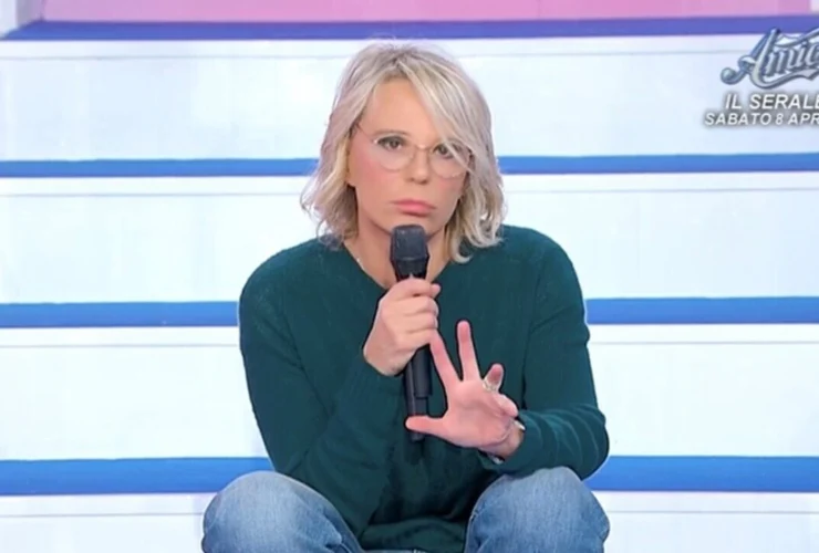 Uomini e Donne, tensioni sul set: Maria De Filippi prende posizione!