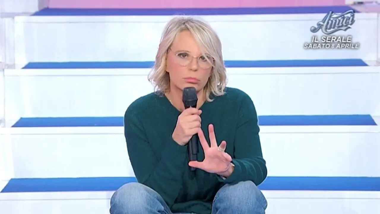 Uomini e Donne, tensioni sul set: Maria De Filippi prende posizione!