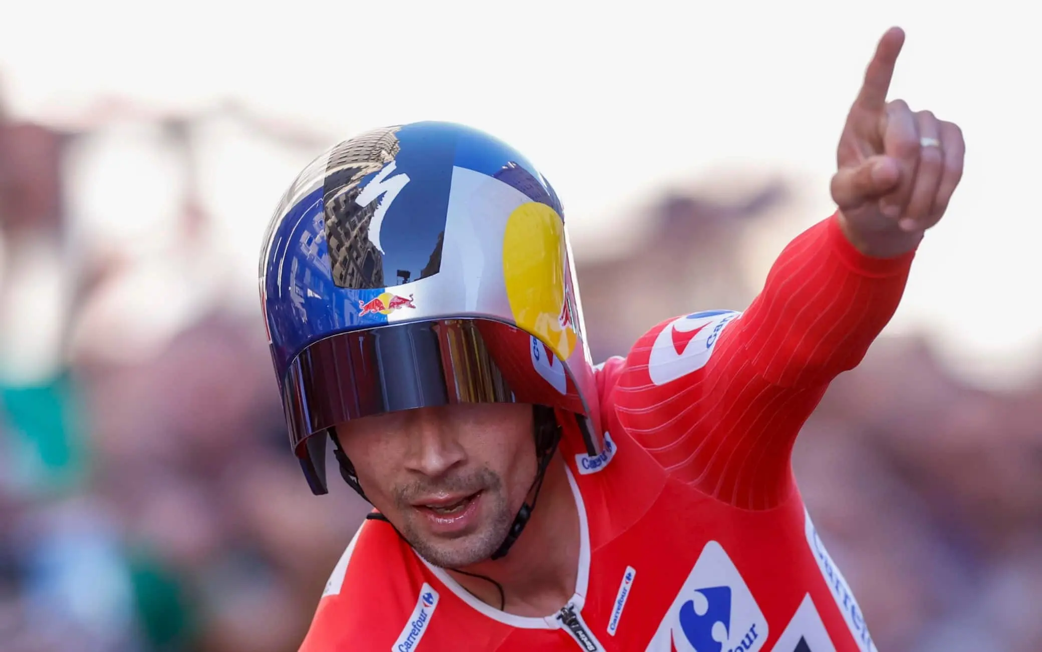 Powless fa il colpaccio a Dwaars door Vlaanderen: batte Van Aert!