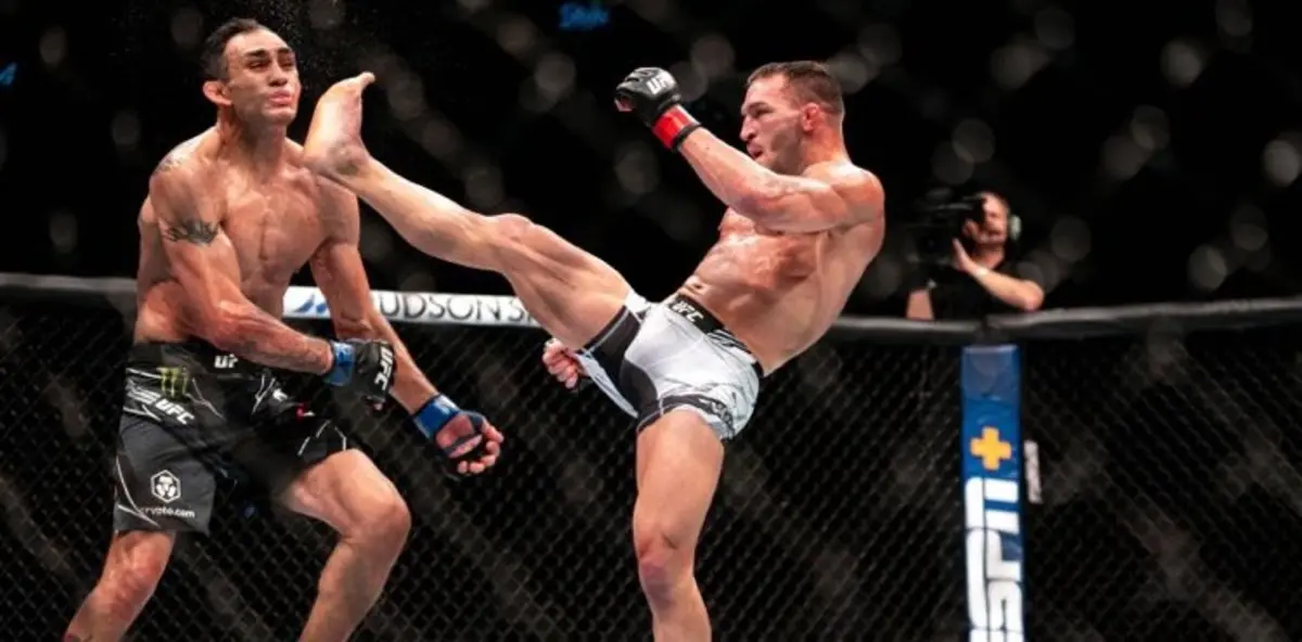 Michael Chandler stende Tony Ferguson con un colpo da campione!