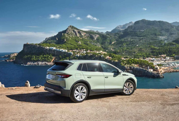 Skoda Elroq stupisce: 560 km di elettrico per non fermarsi mai