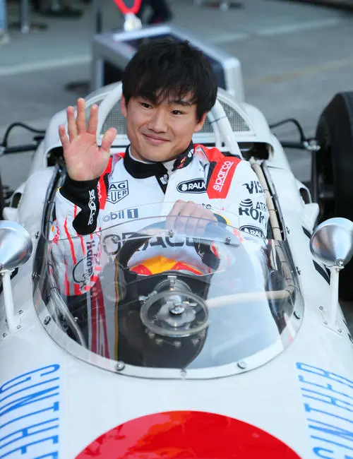 Yuki Tsunoda brilla a Suzuka: grande debutto con Red Bull!