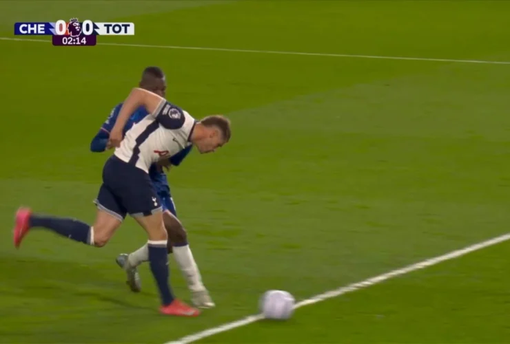 Il derby Chelsea-Tottenham: l’assurdo rimpallo che sconvolge!