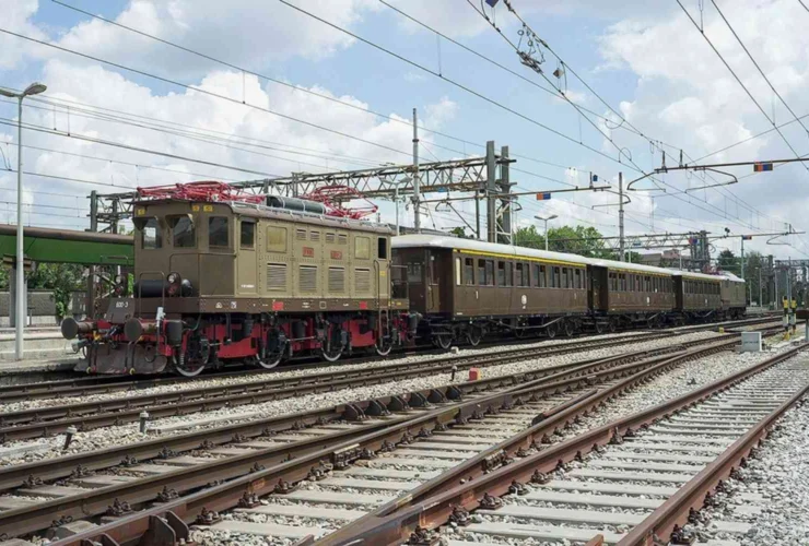 Viaggio nel tempo: scopri l’eleganza dei treni anni ’20!