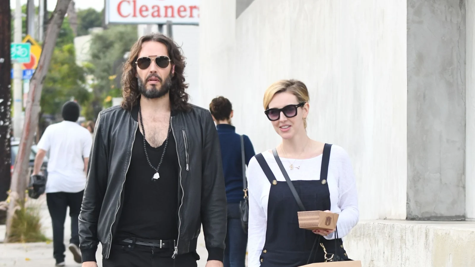 Russell Brand svela il segreto del suo amore per Laura! Scopri di più!