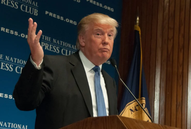Trump inscena il dramma: mercati in allerta per nuova crisi!