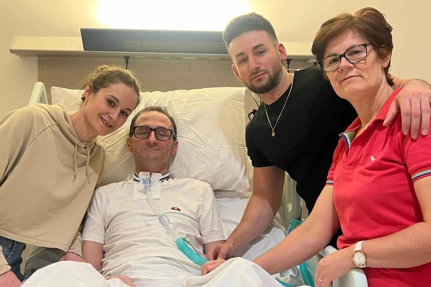 Rinunciano a ferie e permessi per aiutare un collega malato: la lezione di solidarietà che renderà più dolce la tua Pasqua