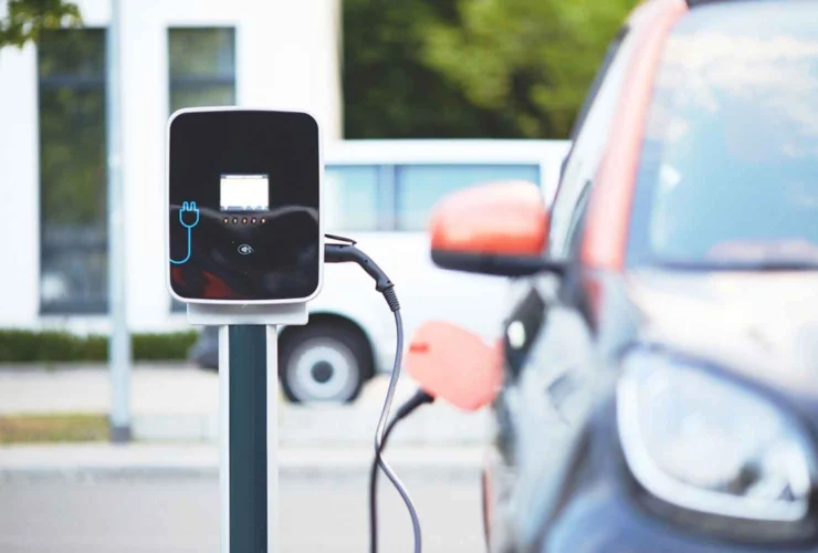 Auto elettriche: se non alimentate da fonti rinnovabili rischiano di peggiorare le emissioni di CO2