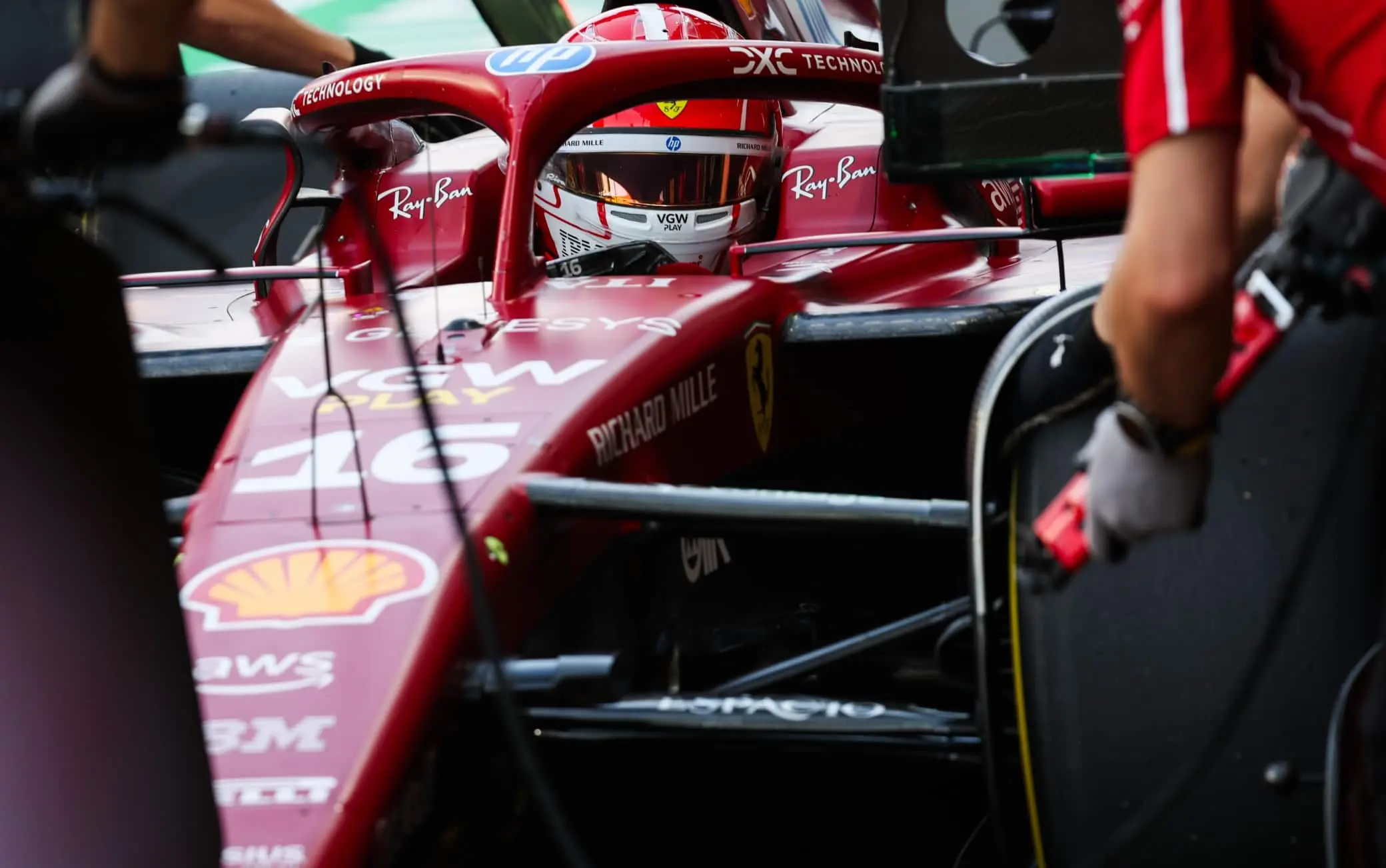 F1 Academy, Gara 1 in Arabia Saudita: trionfa Ella Lloyd, Maya Weug seconda