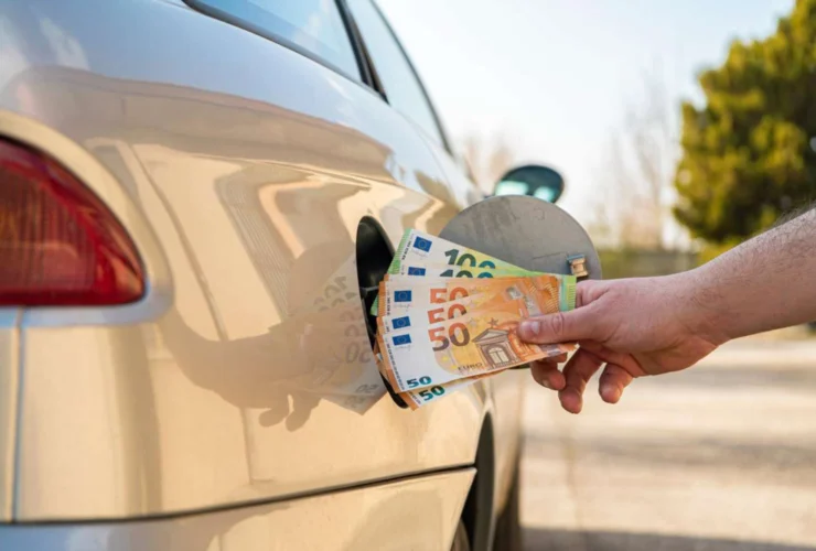 Benzina: scopri dove fare il pieno costa di più in Italia