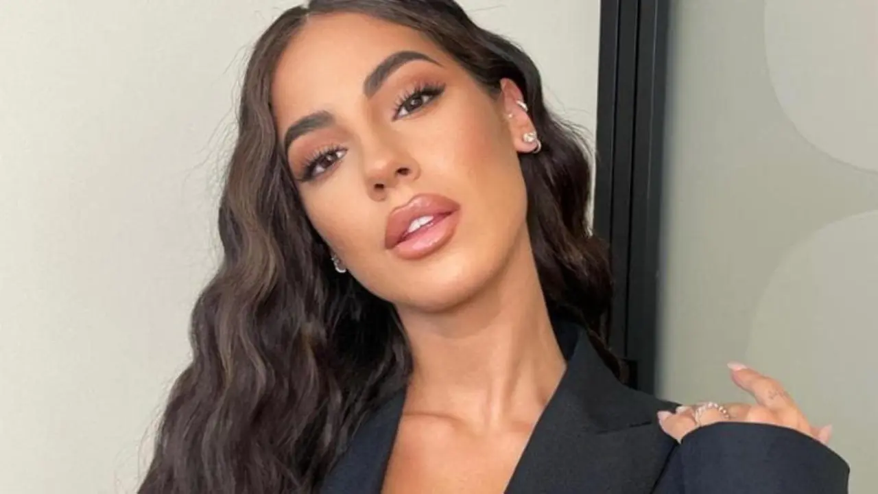 Giulia De Lellis mostra il pancino: prime foto da futura mamma