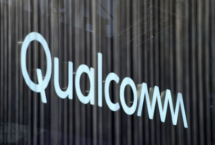 Le azioni Qualcomm superano il settore chip: test cruciale in arrivo