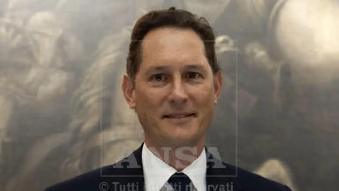 Ricavi Stellantis in diminuzione, incertezze sui dazi bloccano stime