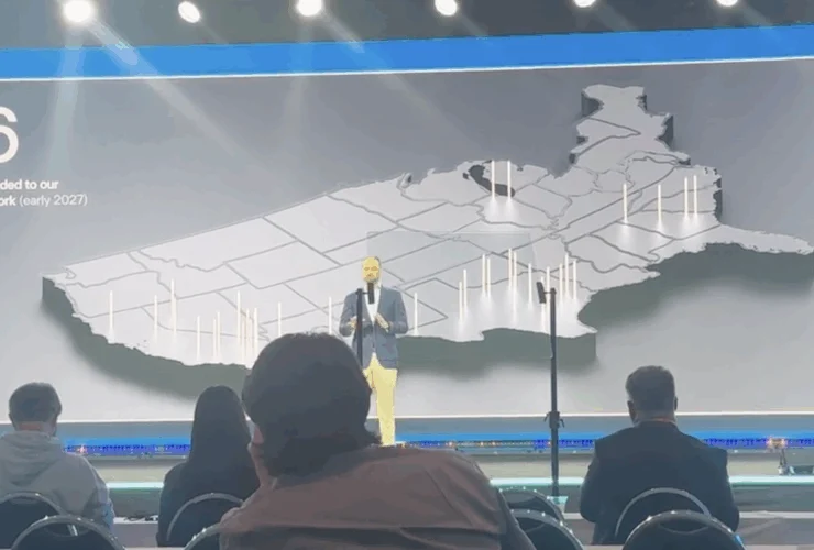 Rivian sviluppa in segreto una rete di fornitura batterie EV per i dazi