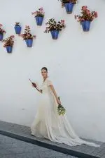 La sposa romantica in velo rosa ispirata a ‘Cumbres borrascosas