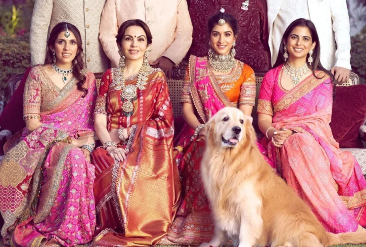 Il commovente addio al cane Happy della famiglia Ambani