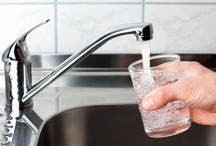 L’acqua del rubinetto è sicura nel Paese: superati i test sanitarî