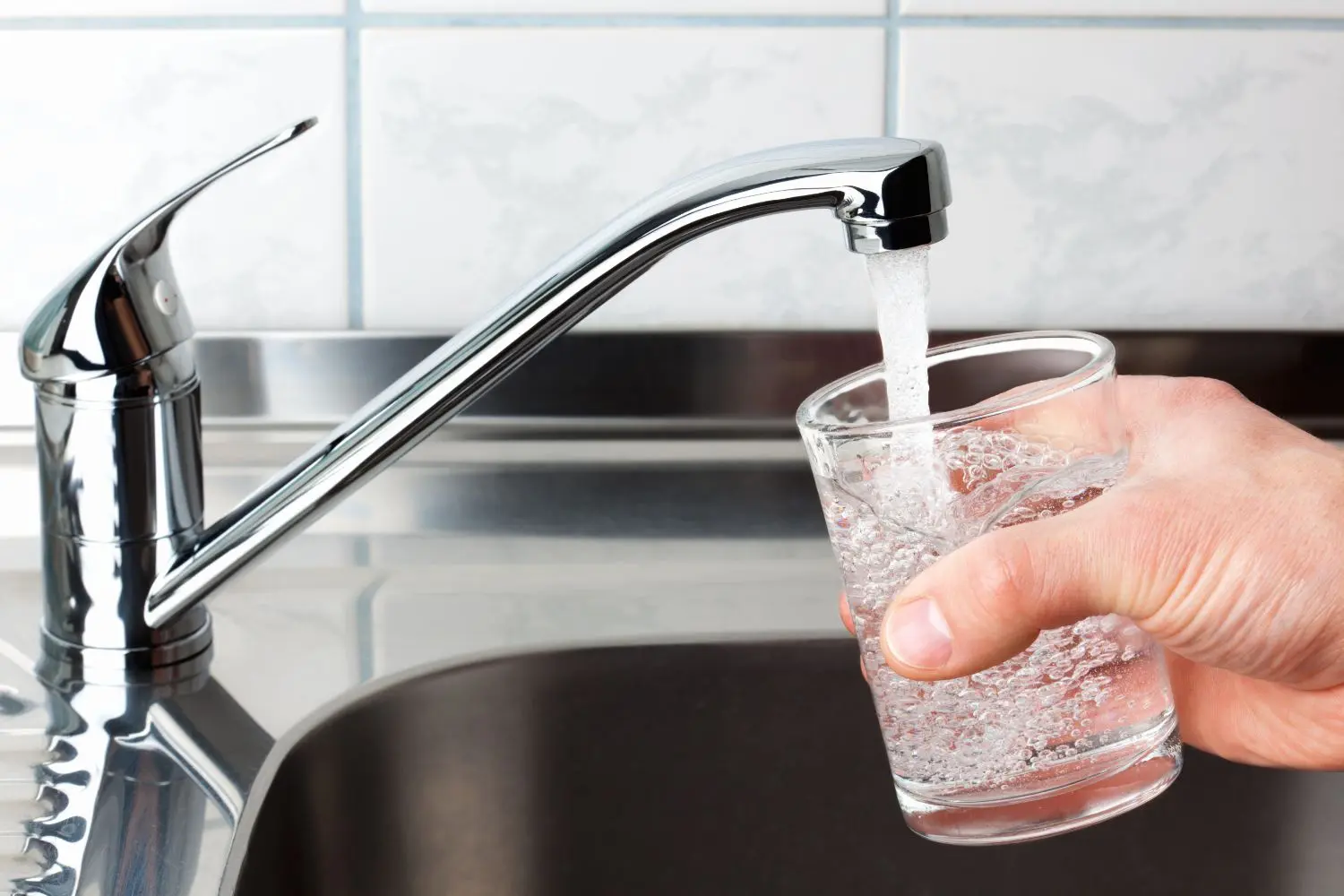 L’acqua del rubinetto è sicura nel Paese: superati i test sanitarî