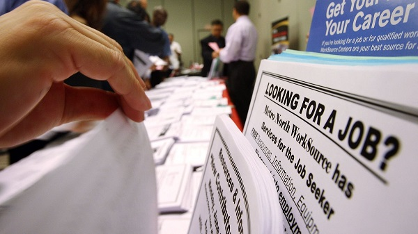 Aggiunta di nuovi posti di lavoro negli USA ad aprile, disoccupazione stabile al 4,2%