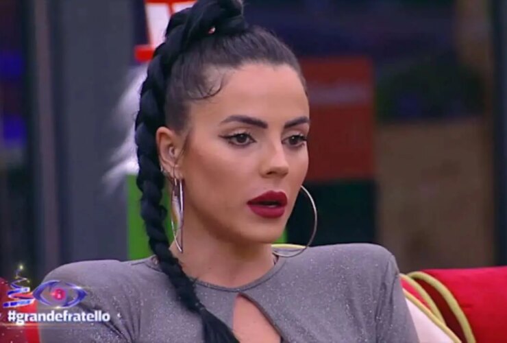 Shaila Gatta ignora una fan: il suo commento suscita polemiche